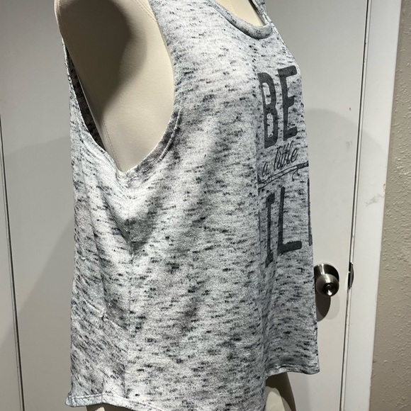 Wound Up Gray Sleeveless Muscle Tee Relaxed Fit - Picture 4 of 16